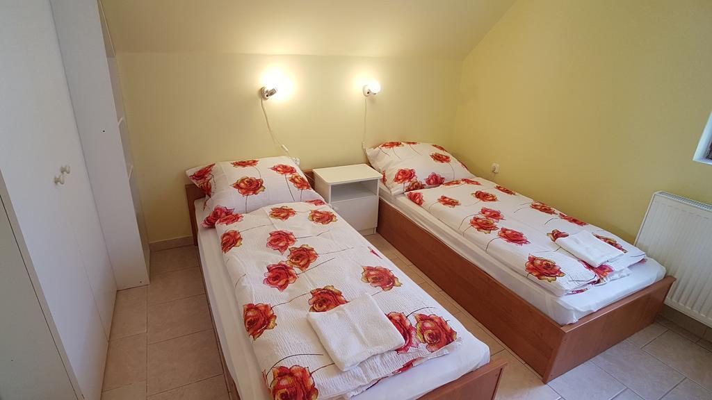 Villa Nora Heviz Bagian luar foto