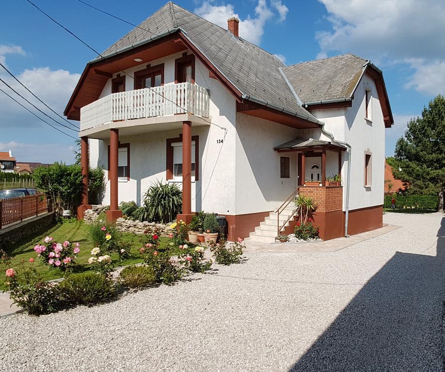 Villa Nora Heviz Bagian luar foto