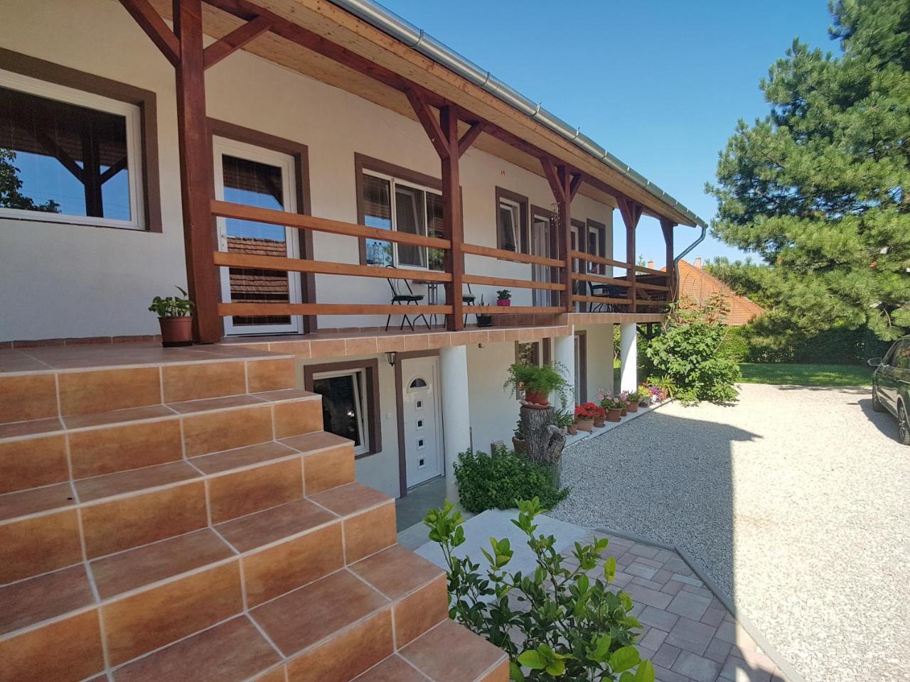 Villa Nora Heviz Bagian luar foto