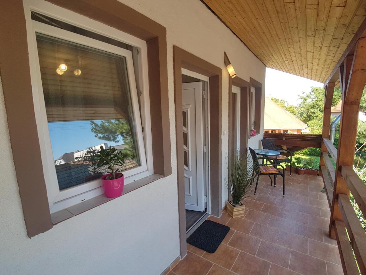 Villa Nora Heviz Bagian luar foto